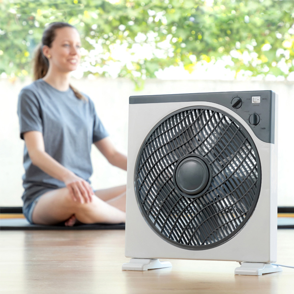 30 cm golvfläkt i vitt och grått, 50W