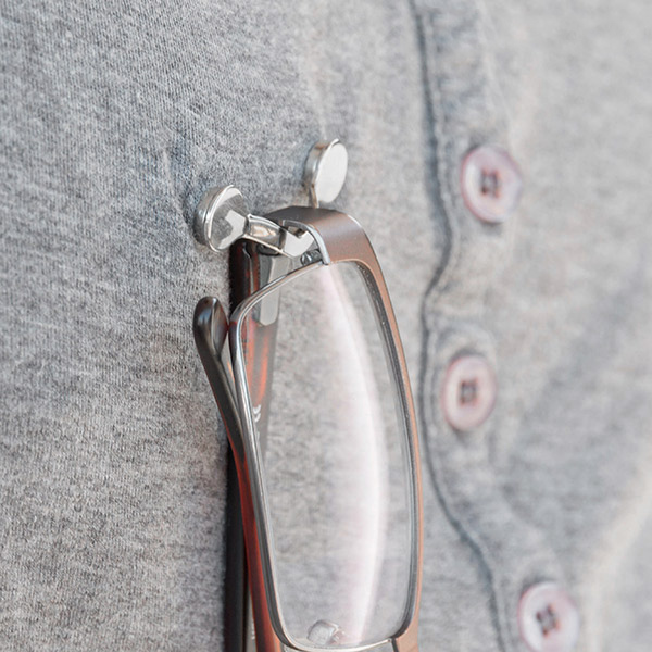 Glasögonhållare med magnetfäste (2 st)