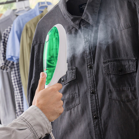 Ångstrykare i vertikal modell, 1000W (vit/grön)